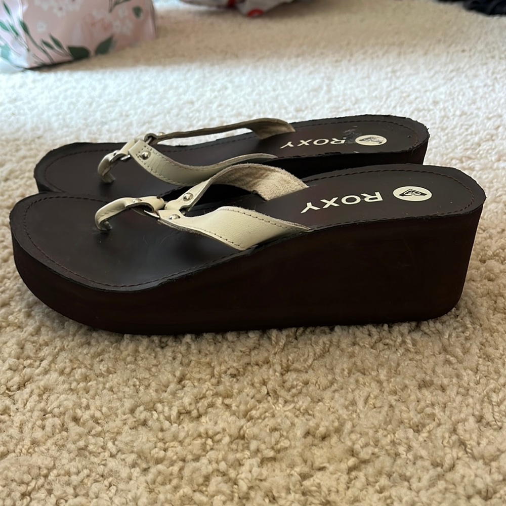vintage roxy healed flip flops
